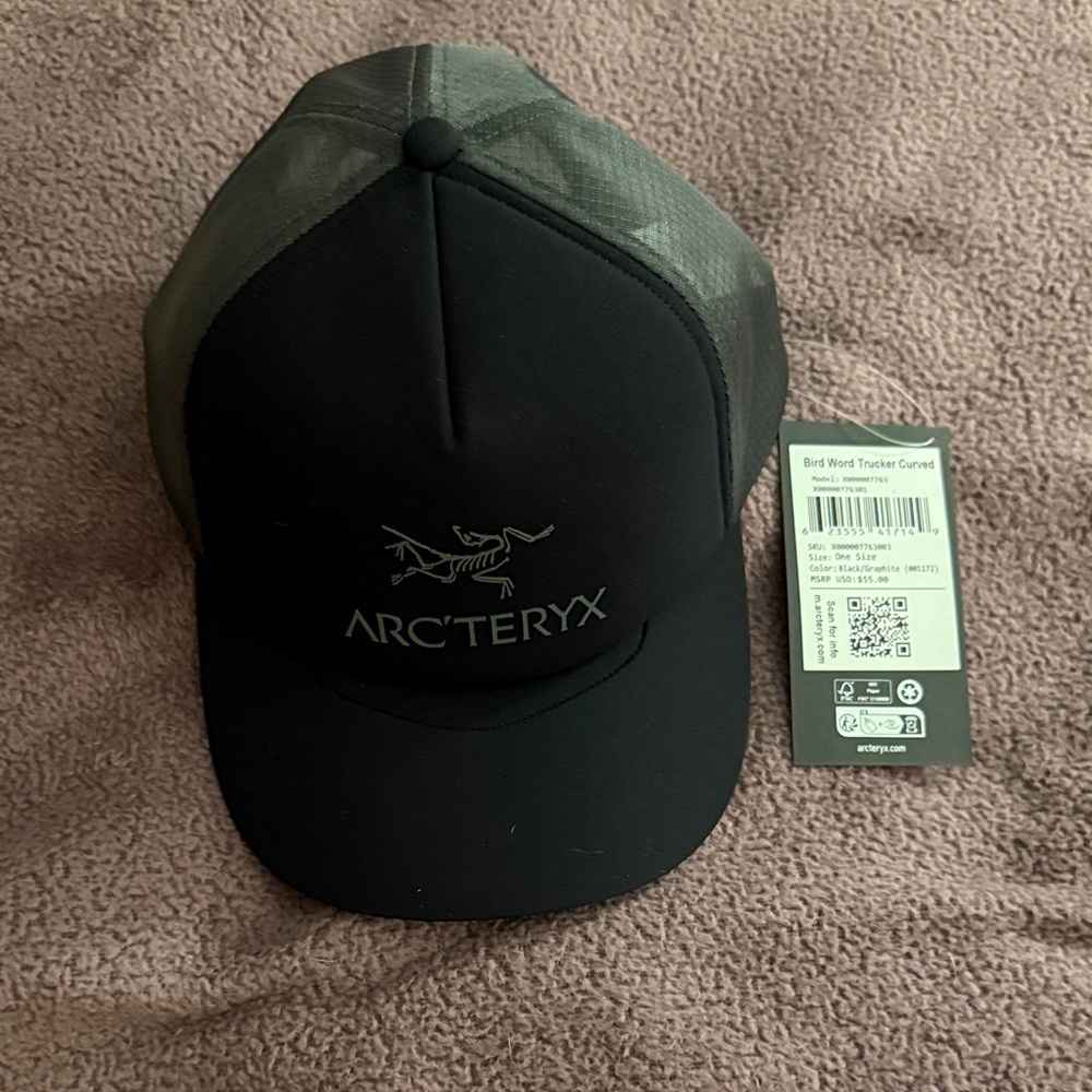 Arc'teryx Men's Black and Green Trucker Hat
